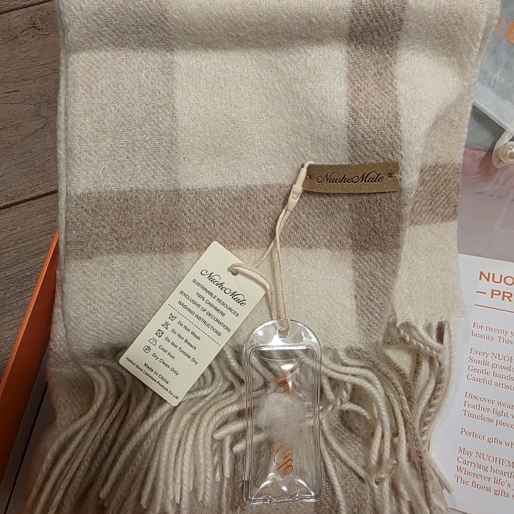 NUOHEMULE 100% CASHEMRE SCARF NWT Checkered Scarf in Cream and Brown - Picture 2 of 4